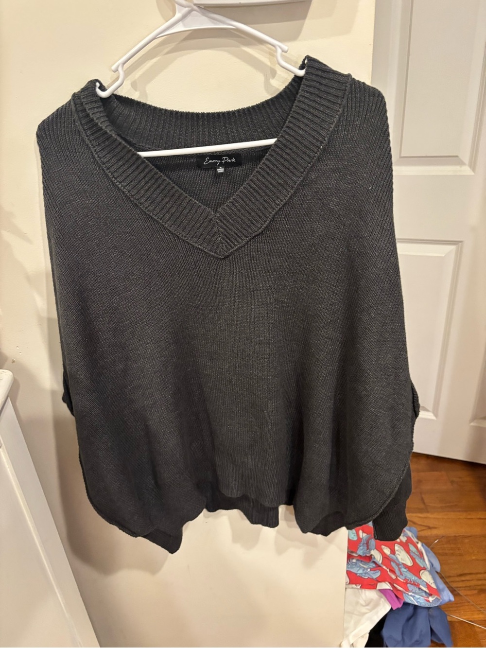 emory park Women's V-Neck Oversized Sweater - Charcoal Gray